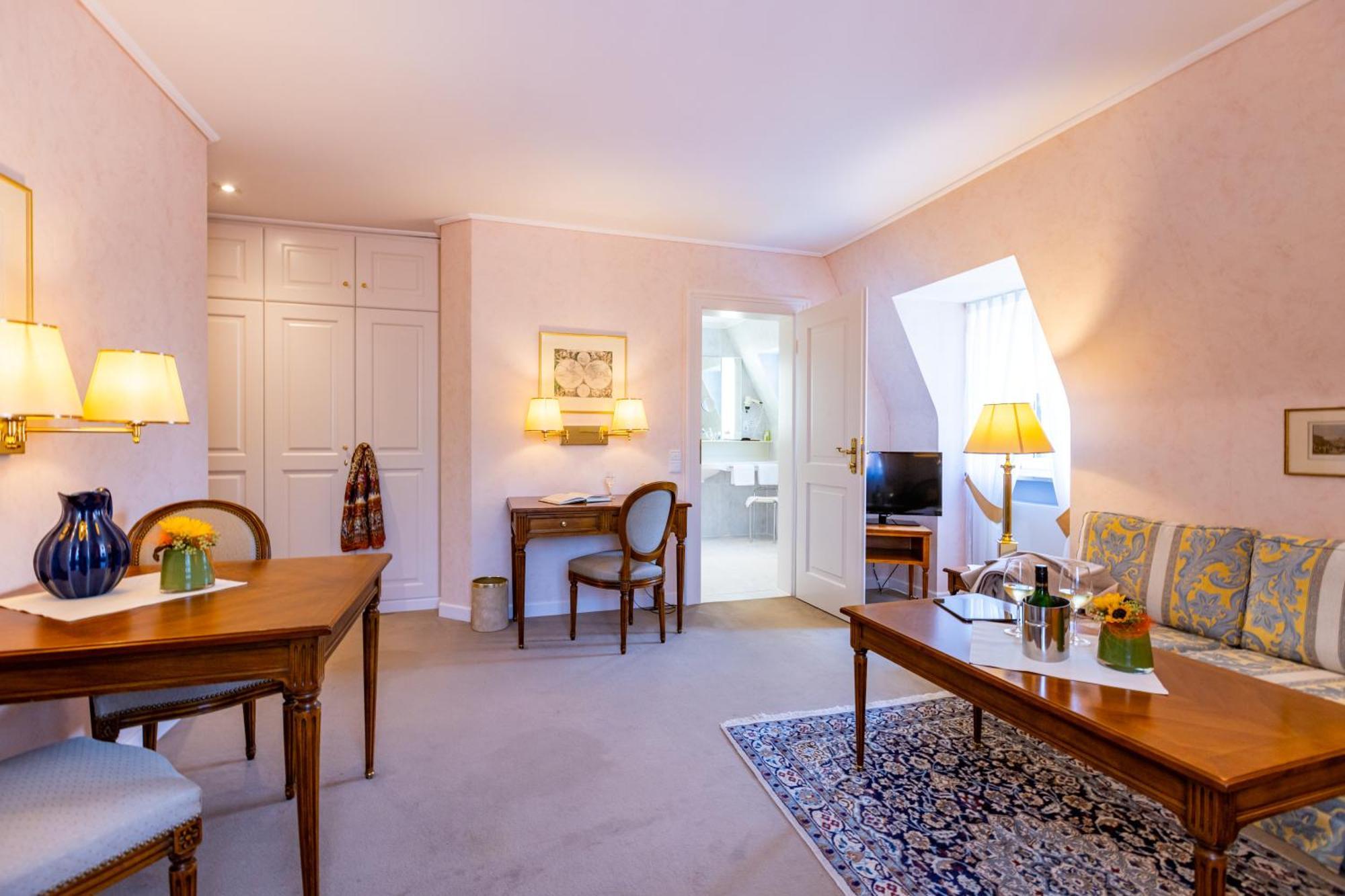 Romantik Hotel Zehntkeller Ипхофен Экстерьер фото