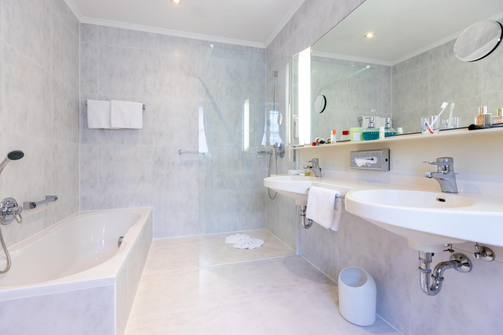 Romantik Hotel Zehntkeller Ипхофен Экстерьер фото