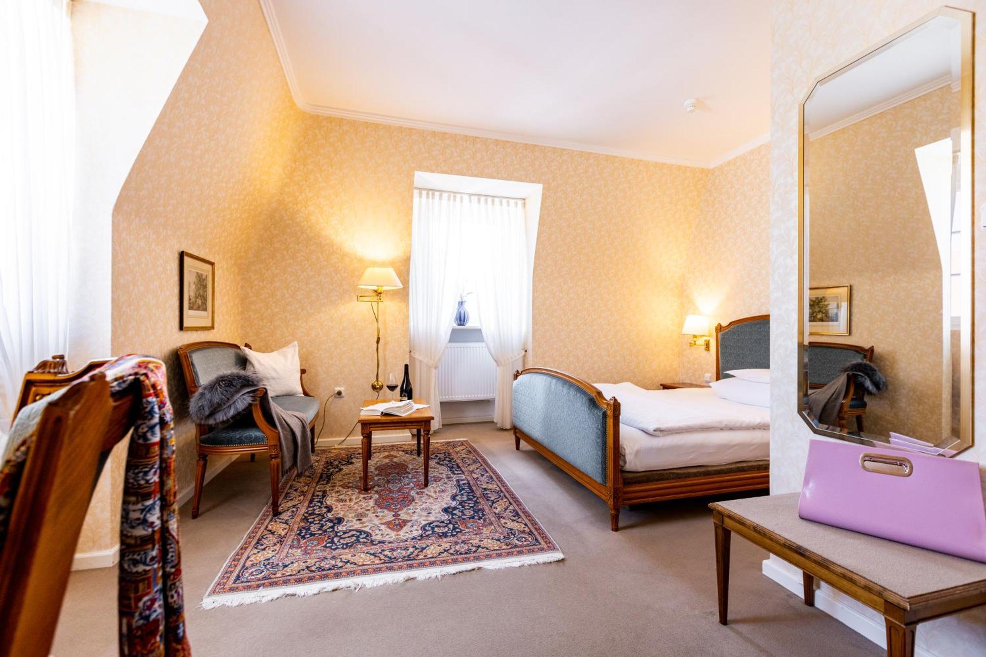 Romantik Hotel Zehntkeller Ипхофен Экстерьер фото