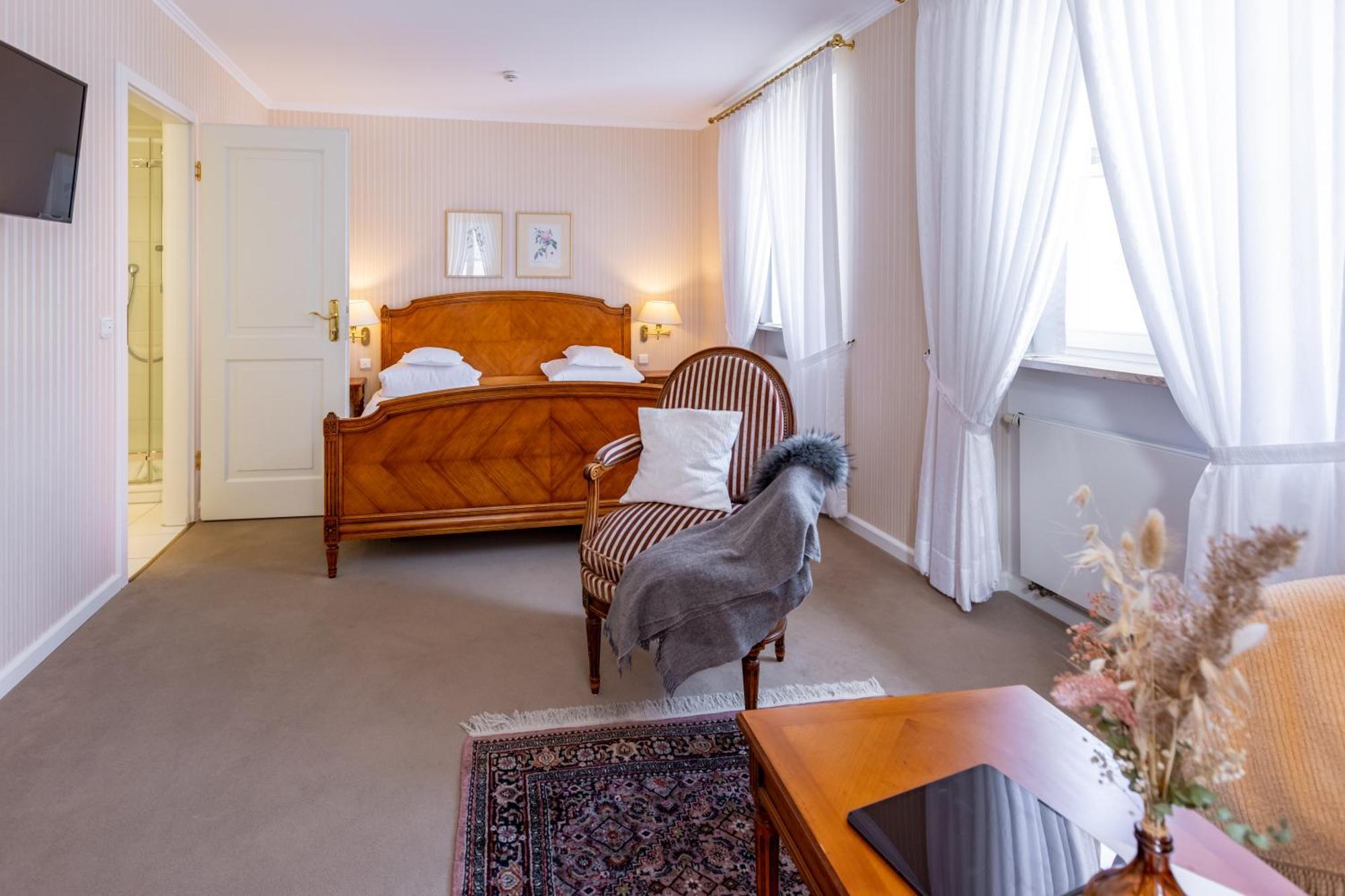 Romantik Hotel Zehntkeller Ипхофен Экстерьер фото